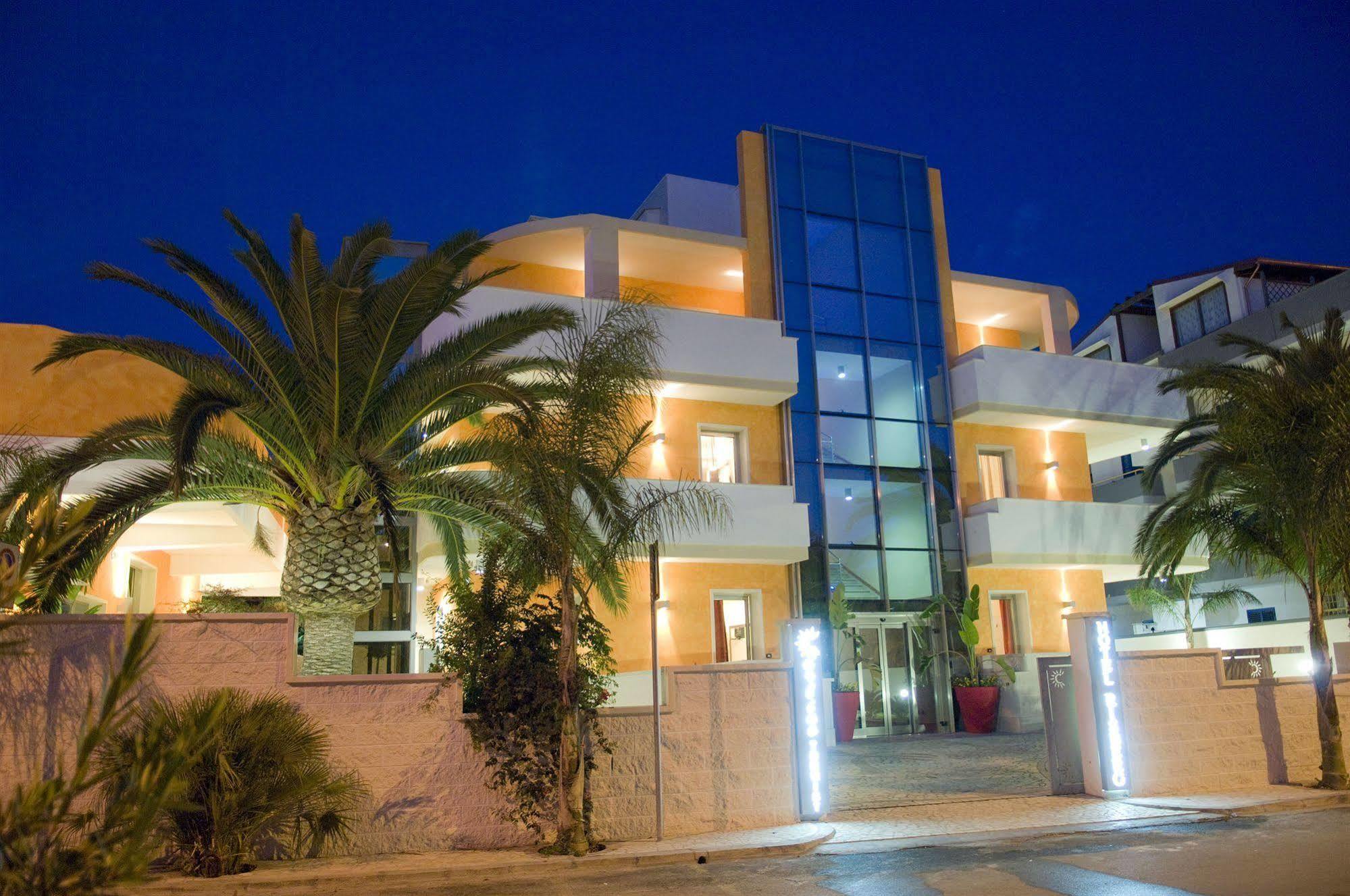 Hotel Risberg Gallipoli Bagian luar foto